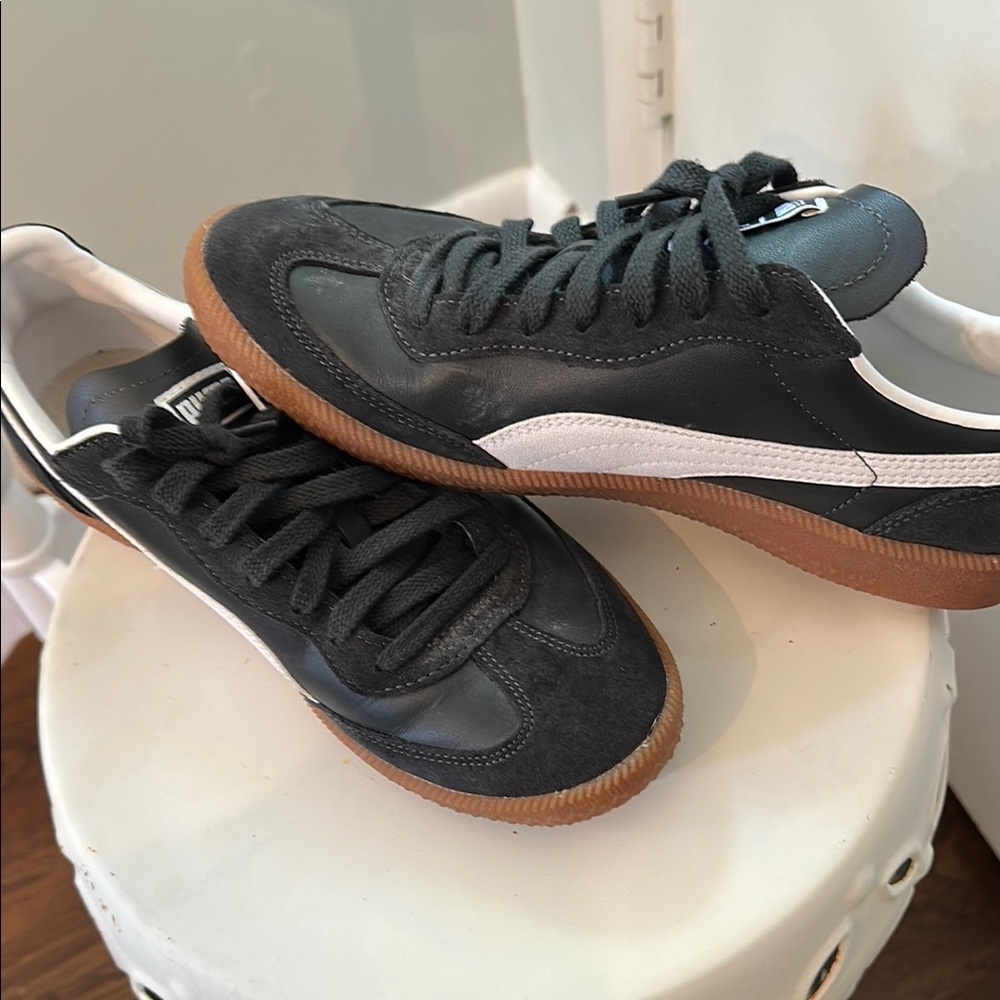 Puma Men's Black and White Sneakers with Gum Sole